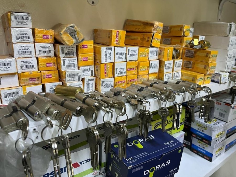 Hırsızlardan Korunmak İçin Apartman Kapıları Büyük Önem Taşıyor