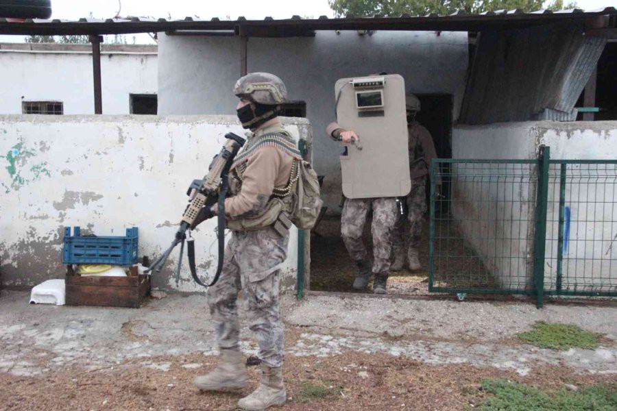 Karaman’da 2 Ayrı Suç Örgütüne ‘son Nokta’ Operasyonu: 32 Gözaltı