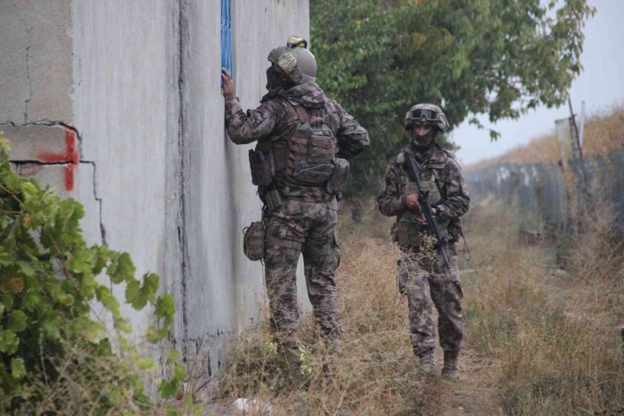 Karaman’da 2 Ayrı Suç Örgütüne ‘son Nokta’ Operasyonu: 32 Gözaltı