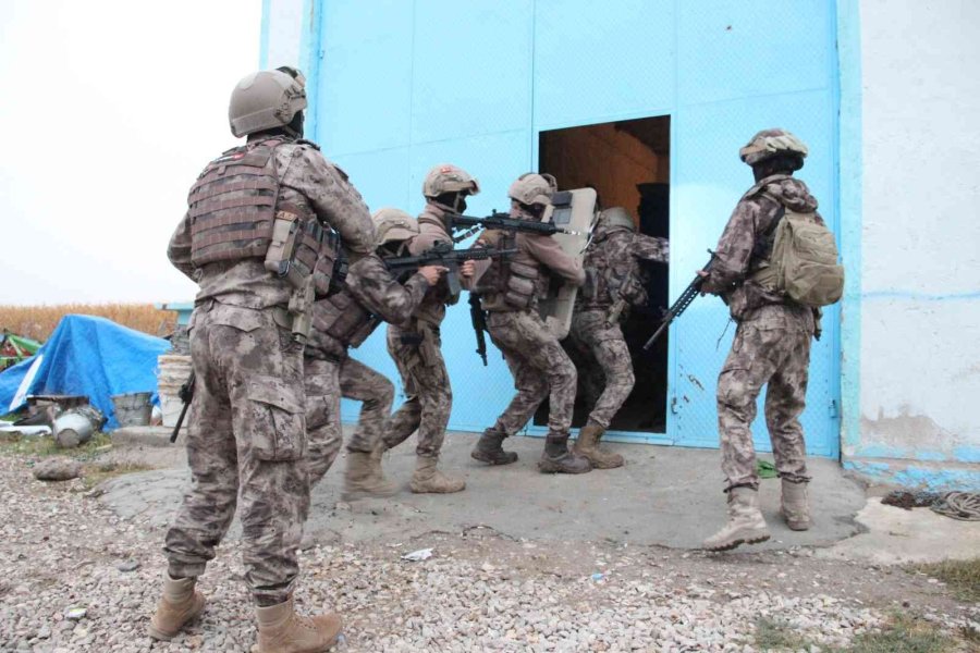 Karaman’da 2 Ayrı Suç Örgütüne ‘son Nokta’ Operasyonu: 32 Gözaltı