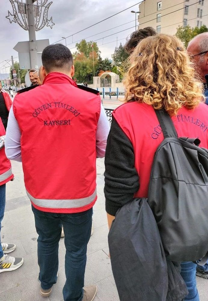 Güven Timleri 1 Haftada Bin 963 Şahsı Sorguladı, 6 Aranan Şahsı Yakaladı