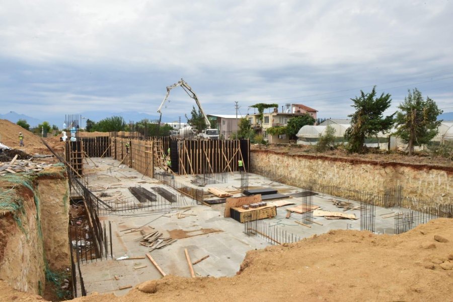 Kepez’de 32 Derslikli Okulun Temeli Öğrencilerle Atıldı