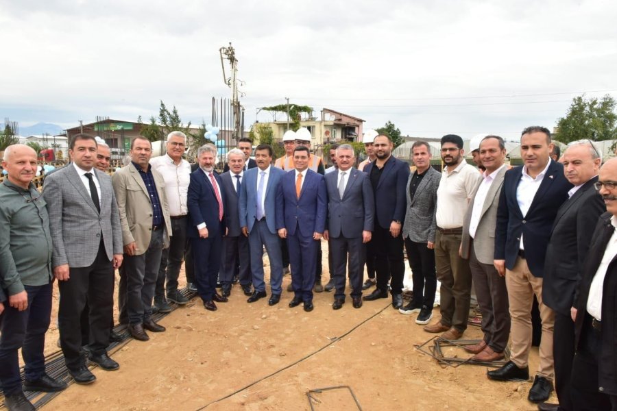 Kepez’de 32 Derslikli Okulun Temeli Öğrencilerle Atıldı