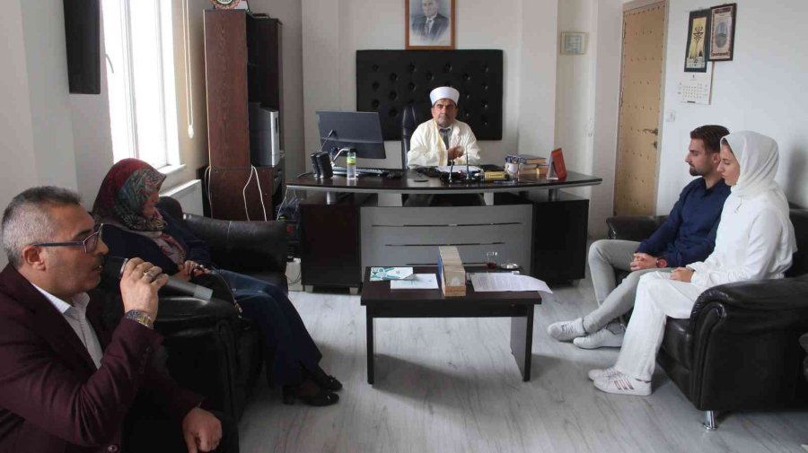 Mut Müftüsüne Macar Gelin