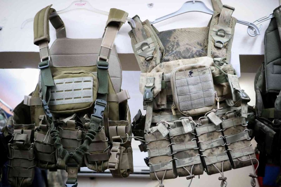 Ukraynalı Askerlerin Kışlık Bot, Mont, Hücum Yeleği İhtiyaçları Antalya’dan Gidiyor