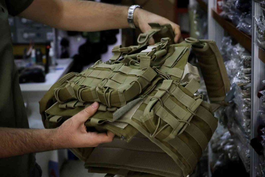 Ukraynalı Askerlerin Kışlık Bot, Mont, Hücum Yeleği İhtiyaçları Antalya’dan Gidiyor