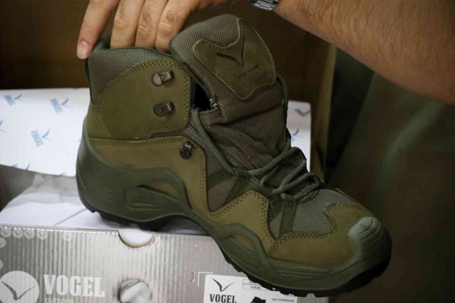 Ukraynalı Askerlerin Kışlık Bot, Mont, Hücum Yeleği İhtiyaçları Antalya’dan Gidiyor