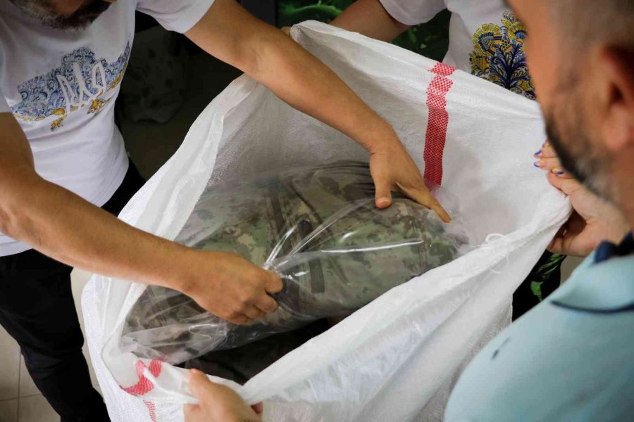 Ukraynalı Askerlerin Kışlık Bot, Mont, Hücum Yeleği İhtiyaçları Antalya’dan Gidiyor