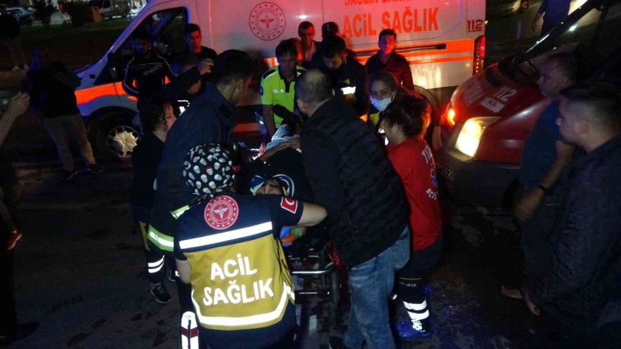 Antalya’daki Trafik Kazasında Can Pazarı: 4 Yaralı