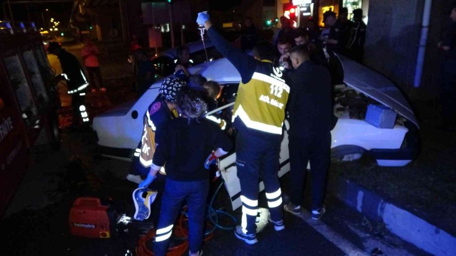 Antalya’daki Trafik Kazasında Can Pazarı: 4 Yaralı