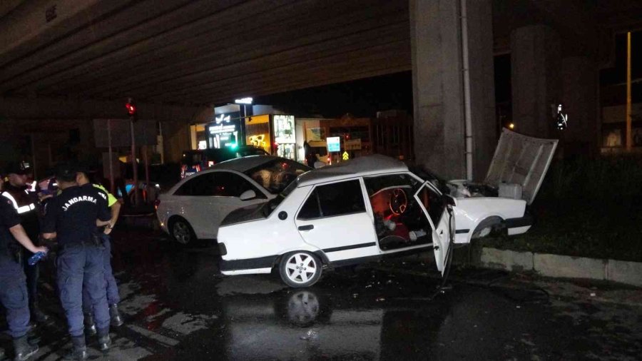Antalya’daki Trafik Kazasında Can Pazarı: 4 Yaralı