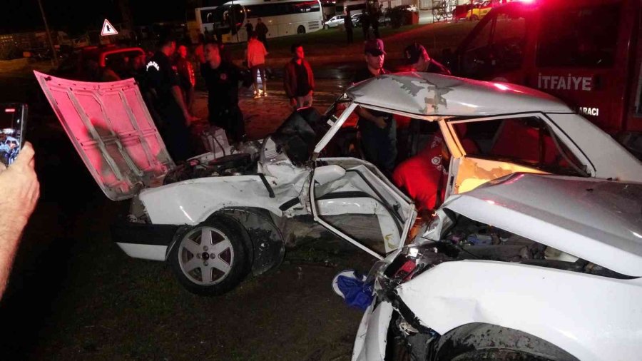 Antalya’daki Trafik Kazasında Can Pazarı: 4 Yaralı