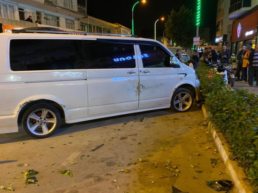 82 Yaşındaki Sürücü Ortalığı Savaş Alanına Çevirdi: 3 Yaralı