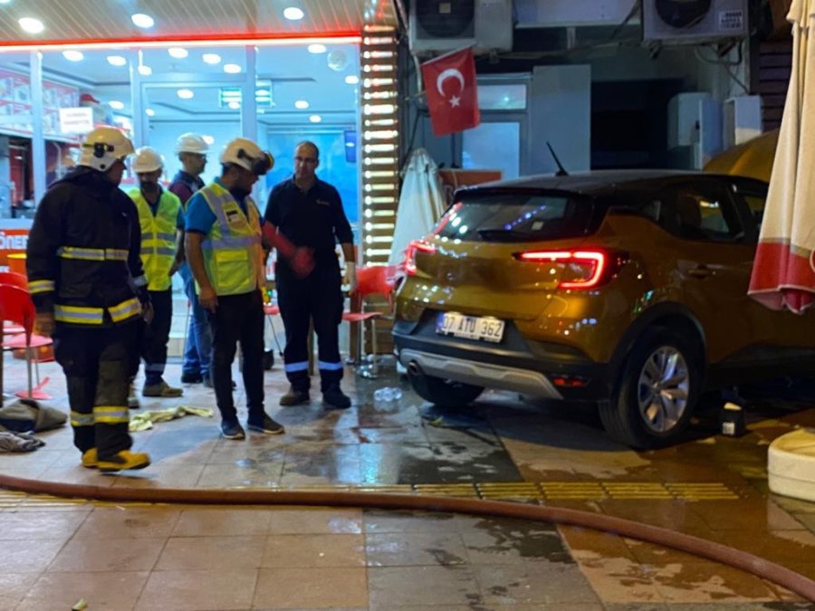 82 Yaşındaki Sürücü Ortalığı Savaş Alanına Çevirdi: 3 Yaralı