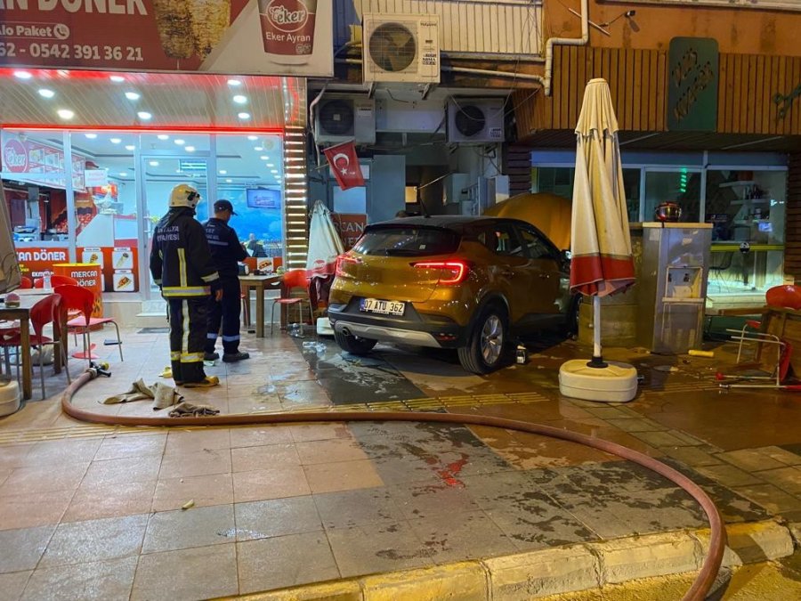 82 Yaşındaki Sürücü Ortalığı Savaş Alanına Çevirdi: 3 Yaralı