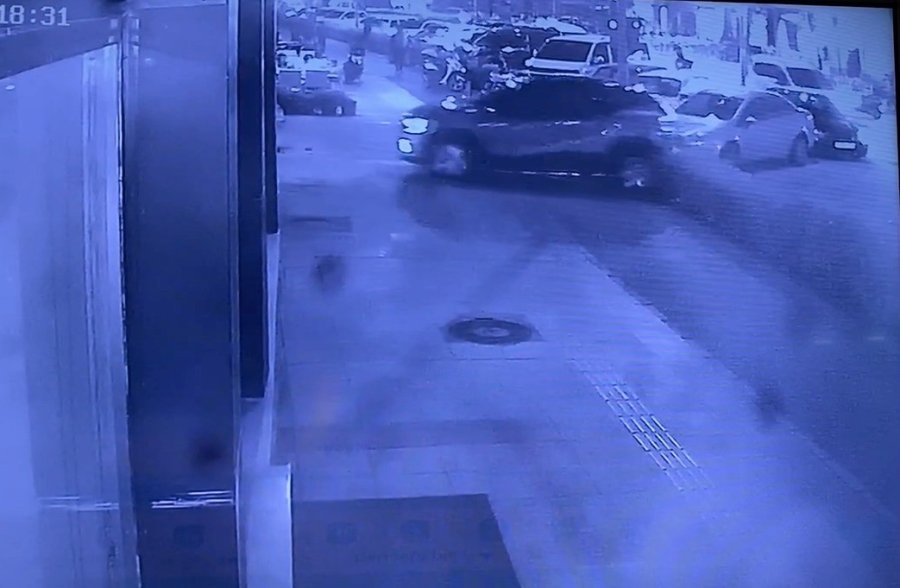 82 Yaşındaki Sürücü Ortalığı Savaş Alanına Çevirdi: 3 Yaralı