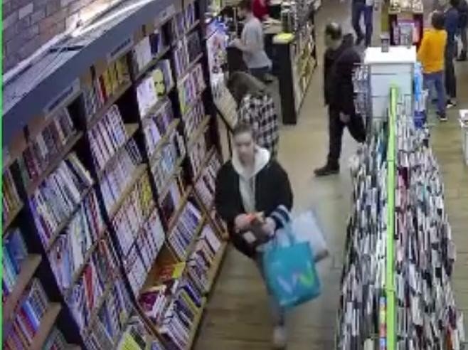 Bin Lira Değerindeki Kulaklığı Böyle Çaldılar