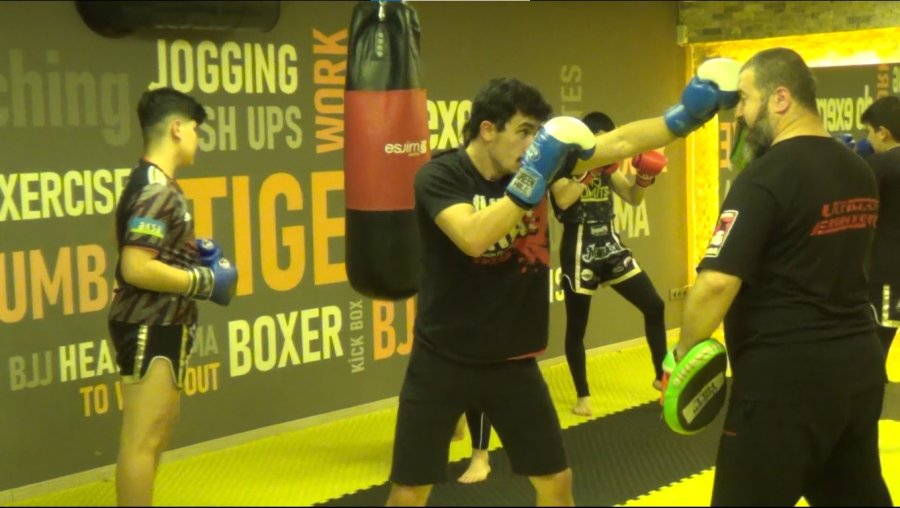 Öğrenciler Boş Zamanlarını Muaythai İle Değerlendiriyor