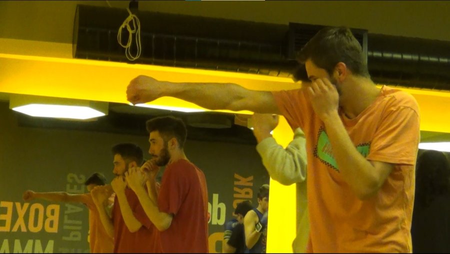 Öğrenciler Boş Zamanlarını Muaythai İle Değerlendiriyor