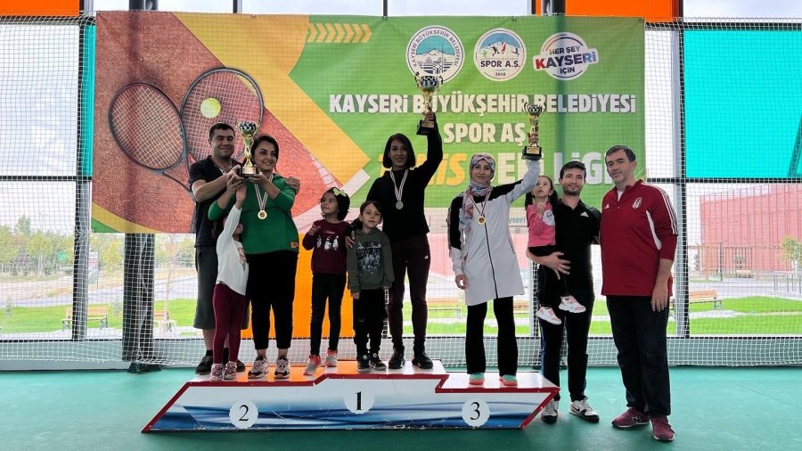 Büyükşehir’in Heyecan Dolu Tenis Defi Ligi’ne 200 Sporcu Katıldı