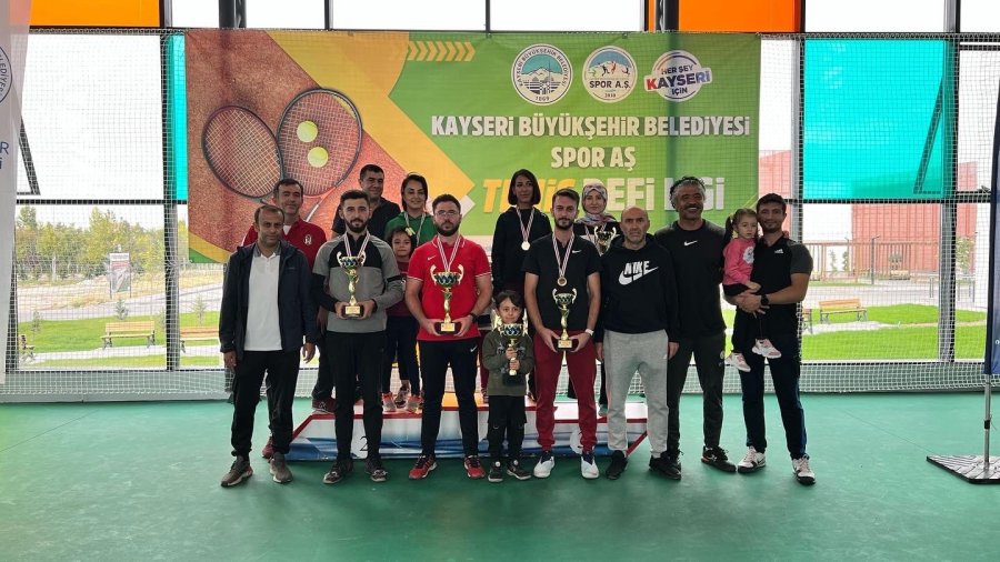 Büyükşehir’in Heyecan Dolu Tenis Defi Ligi’ne 200 Sporcu Katıldı