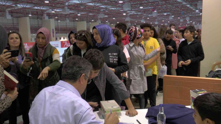 Alişan Kapaklıkaya Okurlarıyla Buluştu