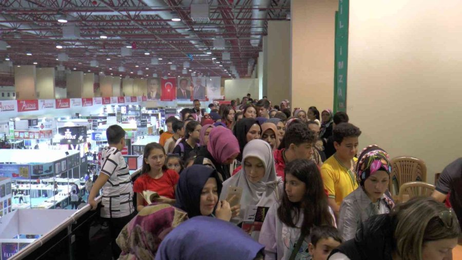 Alişan Kapaklıkaya Okurlarıyla Buluştu