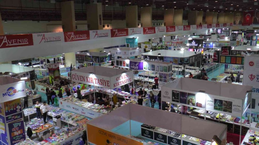 Alişan Kapaklıkaya Okurlarıyla Buluştu