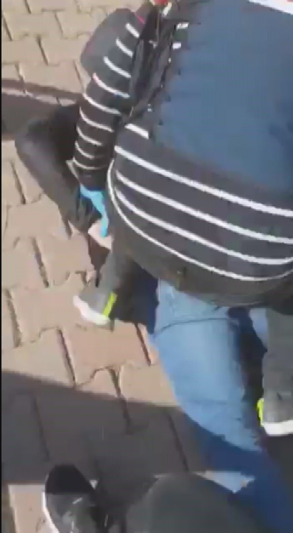 Belinde Poşetle Uyuşturucu Taşıyan Zehir Taciri Jandarmadan Kaçamadı