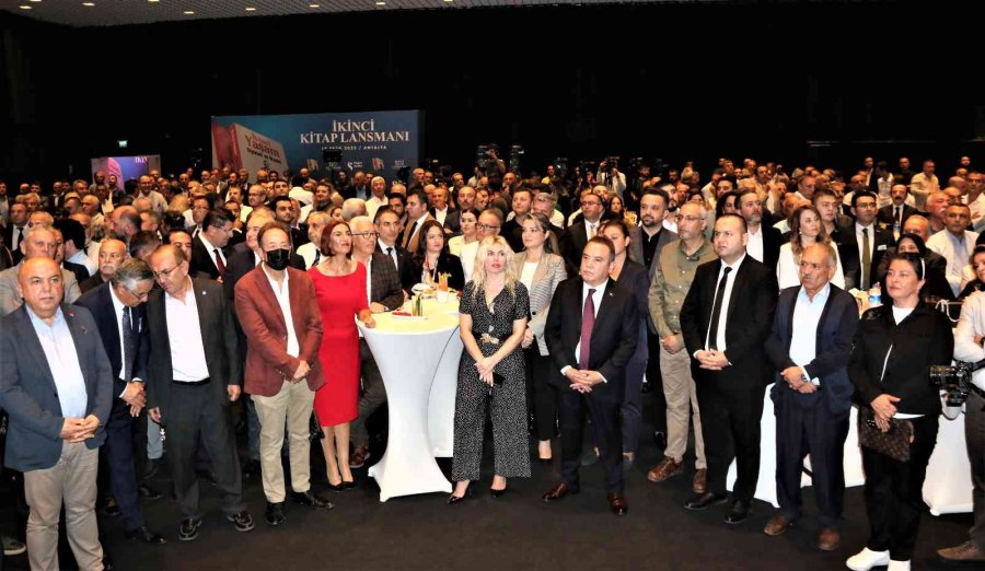 Başkan Böcek, Hasta Yatağında Yaşadığı Siyasi İhanetin Kitabını Yazdı