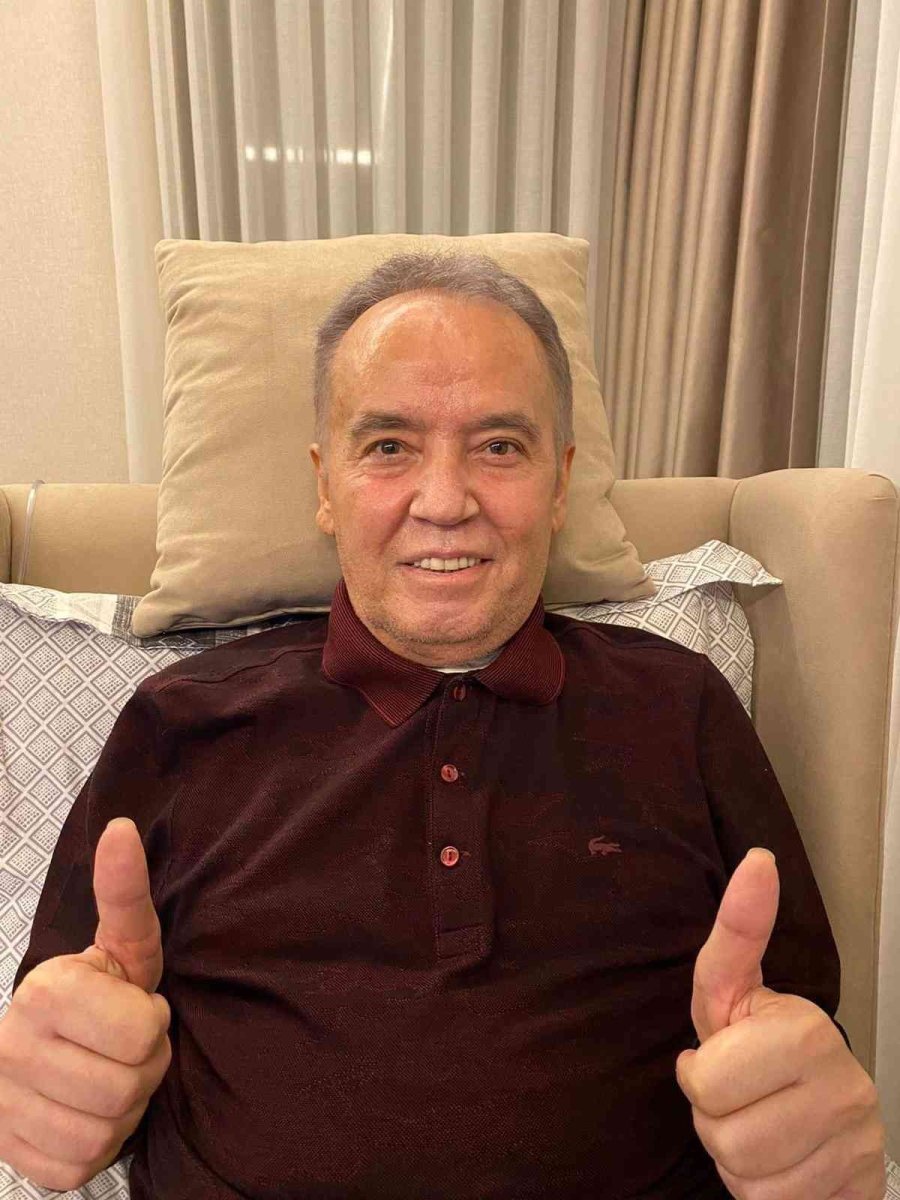 Başkan Böcek, Hasta Yatağında Yaşadığı Siyasi İhanetin Kitabını Yazdı