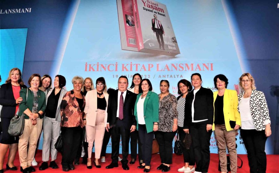 Başkan Böcek, Hasta Yatağında Yaşadığı Siyasi İhanetin Kitabını Yazdı