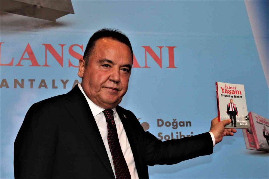 Başkan Böcek, Hasta Yatağında Yaşadığı Siyasi İhanetin Kitabını Yazdı