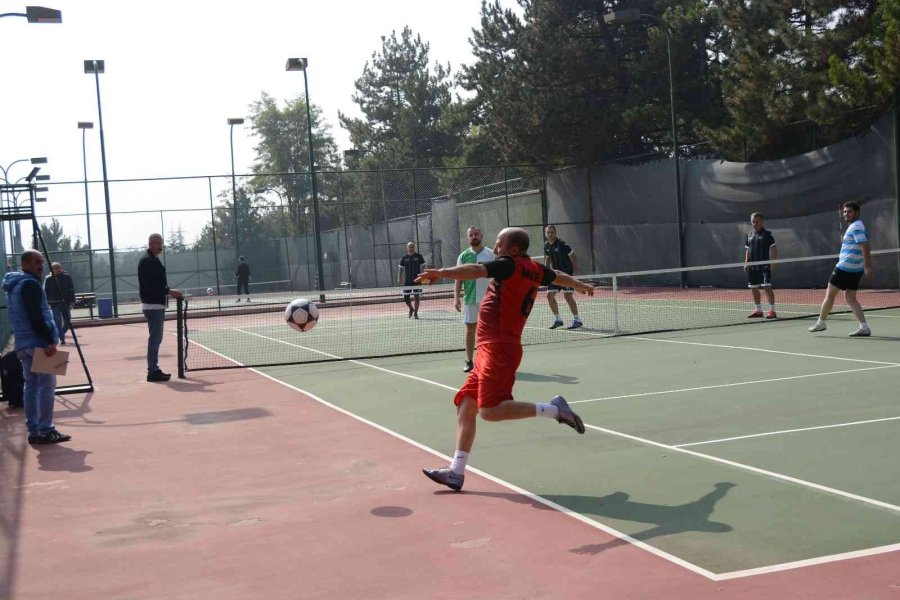 29 Ekim Cumhuriyet Bayramı Personel Ayak Tenisi Turnuvası Başladı