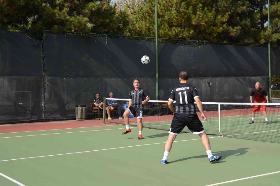 29 Ekim Cumhuriyet Bayramı Personel Ayak Tenisi Turnuvası Başladı