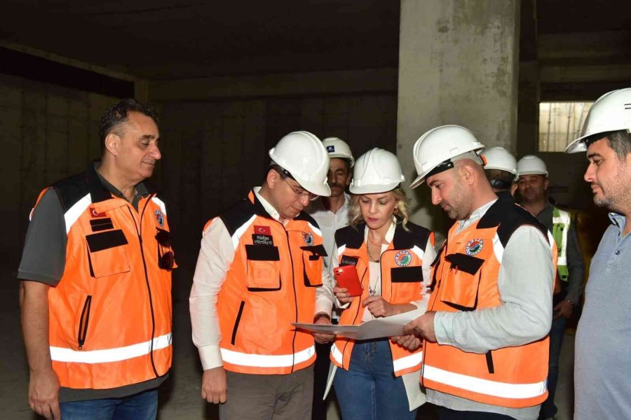 Kütüphanelerin Amiral Gemisi Hızla Yükseliyor