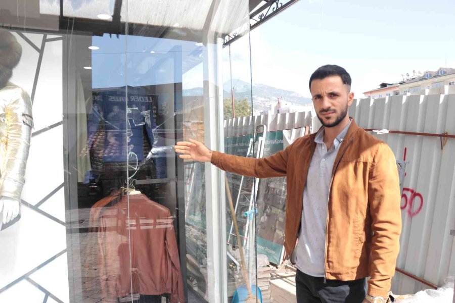 Antalya’da Deri Giyim Mağazasına Molotoflu Saldırı