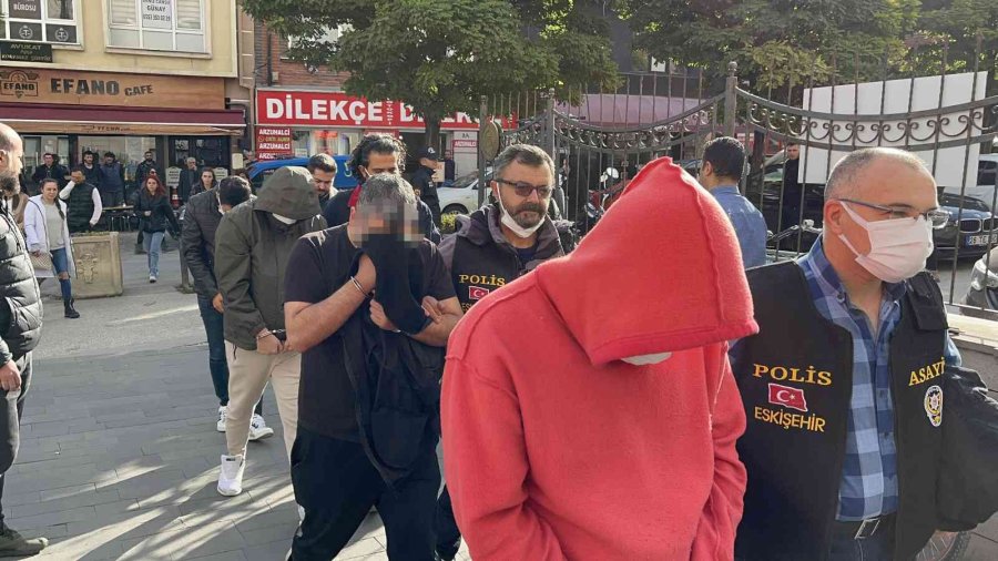 Fuhuş Operasyonunda Yakalanan 12 Kişi Adliyeye Sevk Edildi