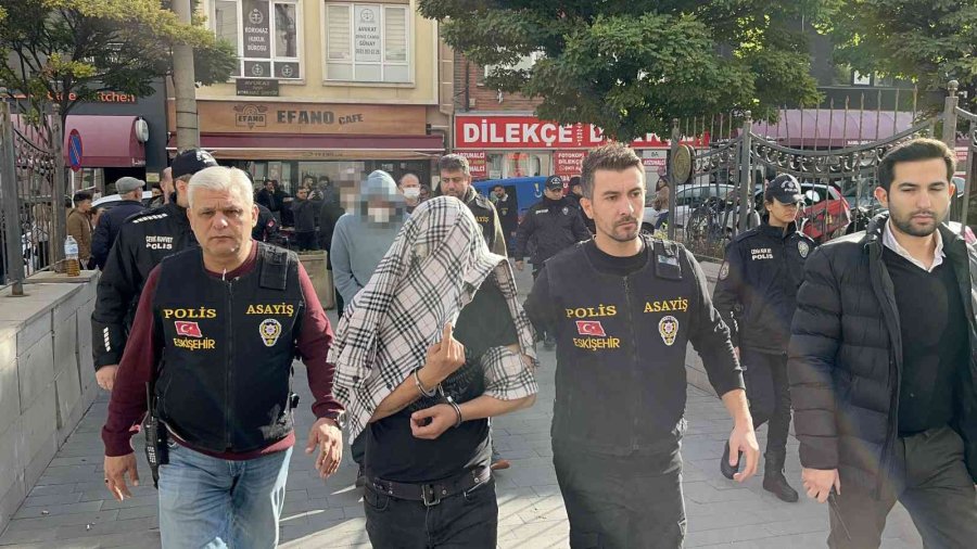 Fuhuş Operasyonunda Yakalanan 12 Kişi Adliyeye Sevk Edildi