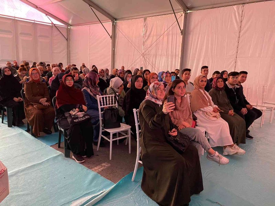 Kayseri Kitap Fuarı’nda Yazar Abdurrahman Uzun’a Yoğun İlgi