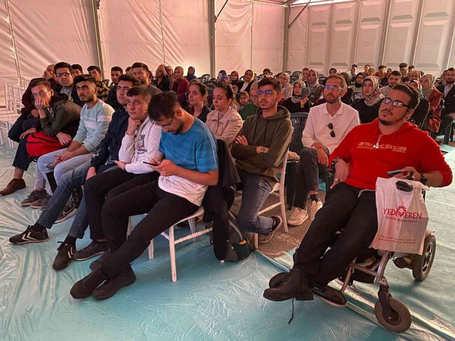 Kayseri Kitap Fuarı’nda Yazar Abdurrahman Uzun’a Yoğun İlgi