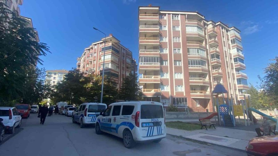 Oğlunu Kaybeden Doktor, Sosyal Medyada Şarkı Paylaşıp Yaşamına Son Verdi