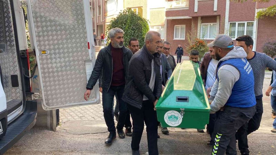 Oğlunu Kaybeden Doktor, Sosyal Medyada Şarkı Paylaşıp Yaşamına Son Verdi