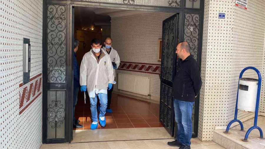 Oğlunu Kaybeden Doktor, Sosyal Medyada Şarkı Paylaşıp Yaşamına Son Verdi