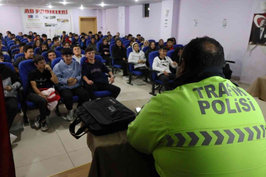 Aksaray Emniyeti 18 Okulda Bin 747 Öğrenciye Temel Trafik Eğitimi Verdi