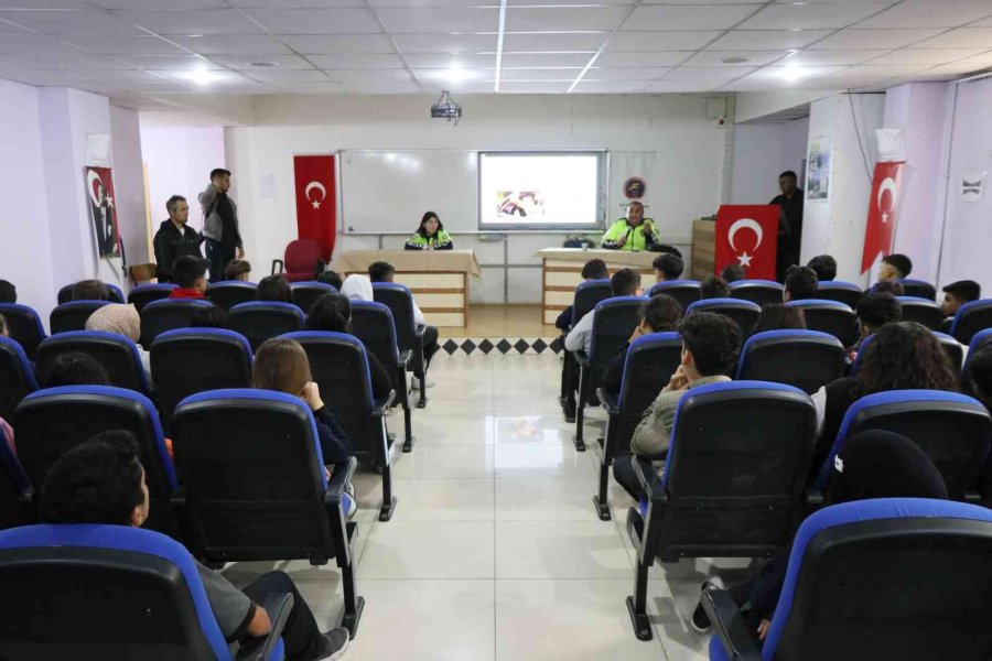 Aksaray Emniyeti 18 Okulda Bin 747 Öğrenciye Temel Trafik Eğitimi Verdi