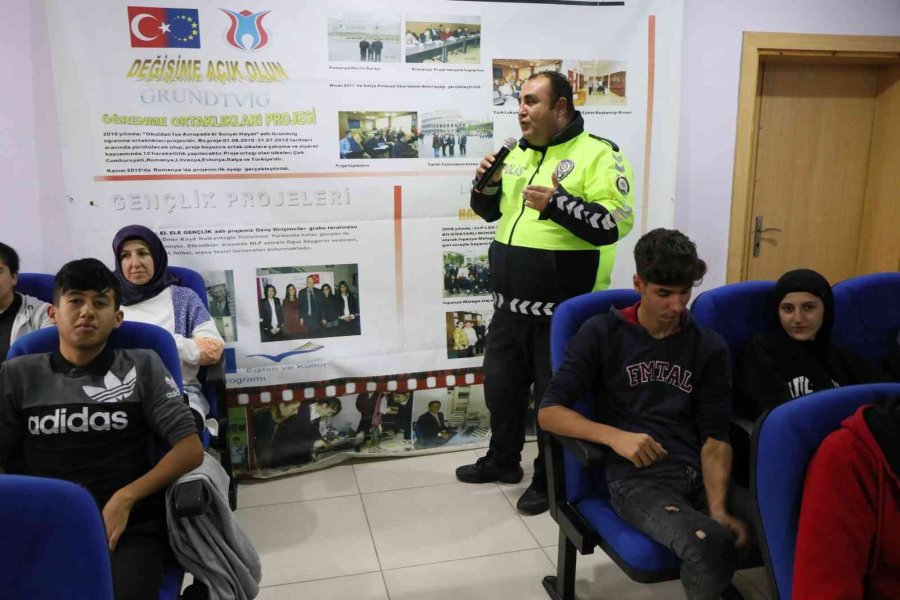Aksaray Emniyeti 18 Okulda Bin 747 Öğrenciye Temel Trafik Eğitimi Verdi