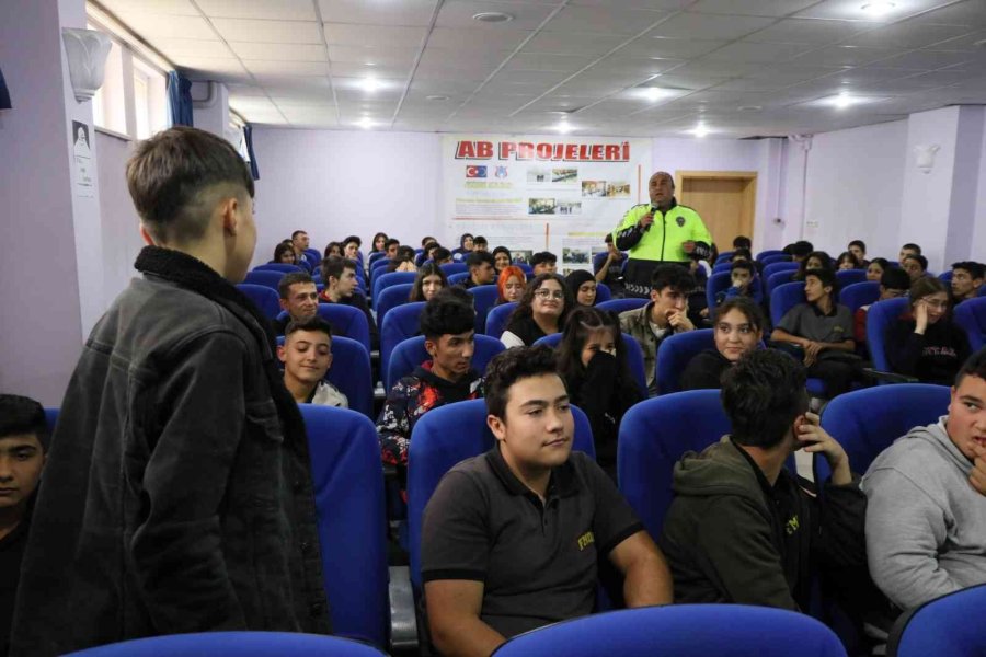 Aksaray Emniyeti 18 Okulda Bin 747 Öğrenciye Temel Trafik Eğitimi Verdi