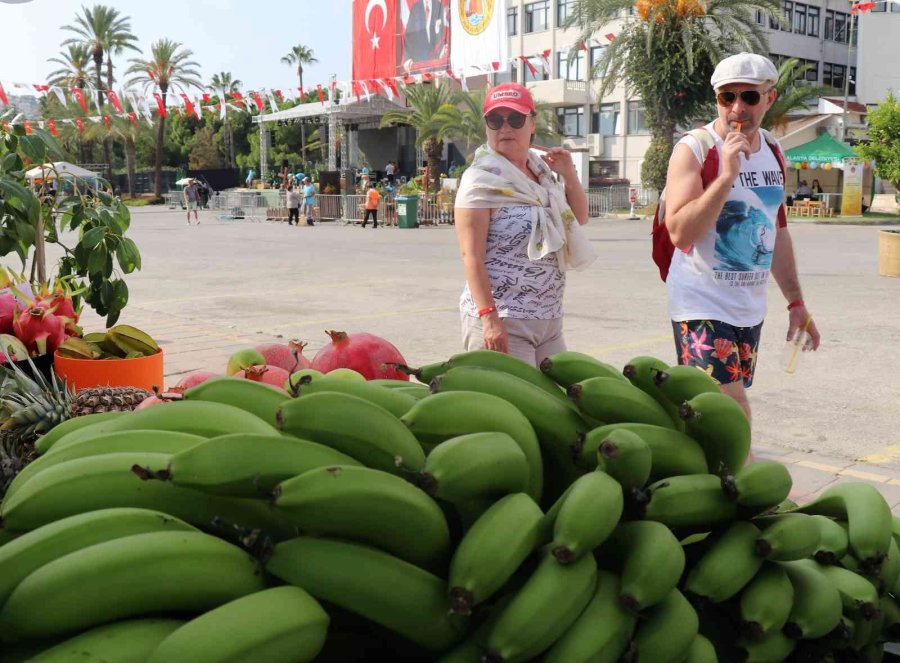 Alanya’da Üretilen 32 Tropikal Meyve Festivalde Buluştu