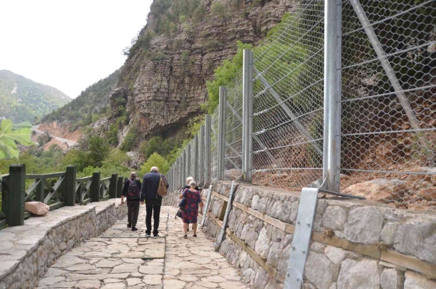 Dünyaca Ünlü Altınbeşik Mağarası Yürüyüş Yoluna Çelik Bariyerli Koruma